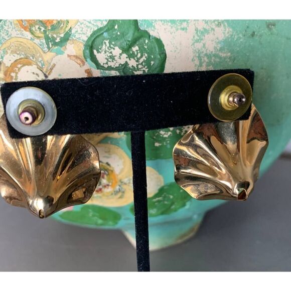 M J Carroll Pierced Pyramid Crystal Center Leaf earrings, Vintage - Picture 2 of 4